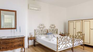 1 bedroom, iron/ironing board, travel crib, WiFi (free)
