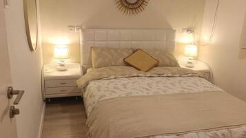 2 bedrooms, iron/ironing board, WiFi, bed sheets