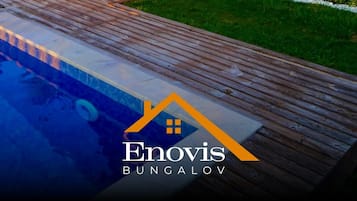 Bangalô | Piscina | 3 piscinas externas
