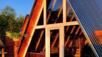 Bungalow | Pool | 3 outdoor pools