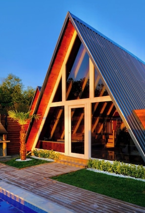 Bungalow | Kolam renang | 3 kolam renang outdoor