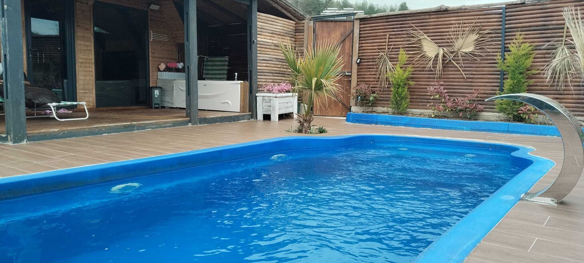 Deluxe Bungalow | Pool