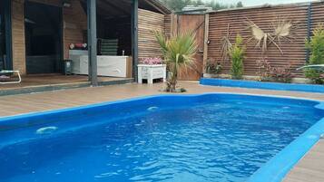 Deluxe Bungalow | Pool