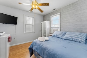 Iron/ironing board, free WiFi - Comfortable Modern Home Near Jersey Shore Beaches & Shops (Wildwood)