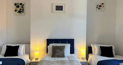 House Sleeps 7 With Parking