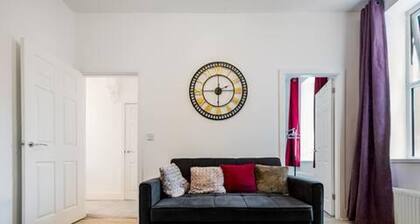 House Sleeps 7 With Parking