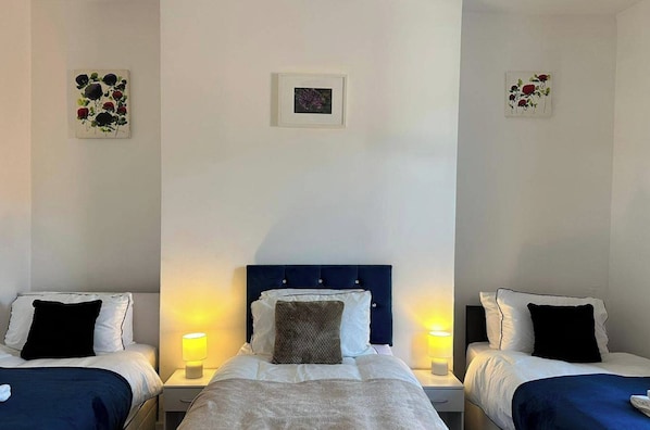 2 bedrooms, free WiFi - House Sleeps 7 With Parking (Jarrow)