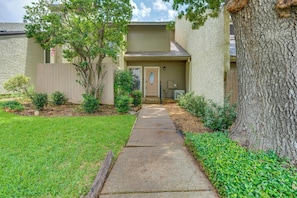 Apartment (2 Bedrooms) | Interior - Unit w/ Patio & Resort Perks! Walk to Lake Conroe (Montgomery)
