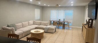 3-bedroom house with pool one block from water in Jensen Beach
