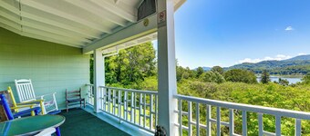 Balcony w/ Stunning View! Lake Junaluska Retreat