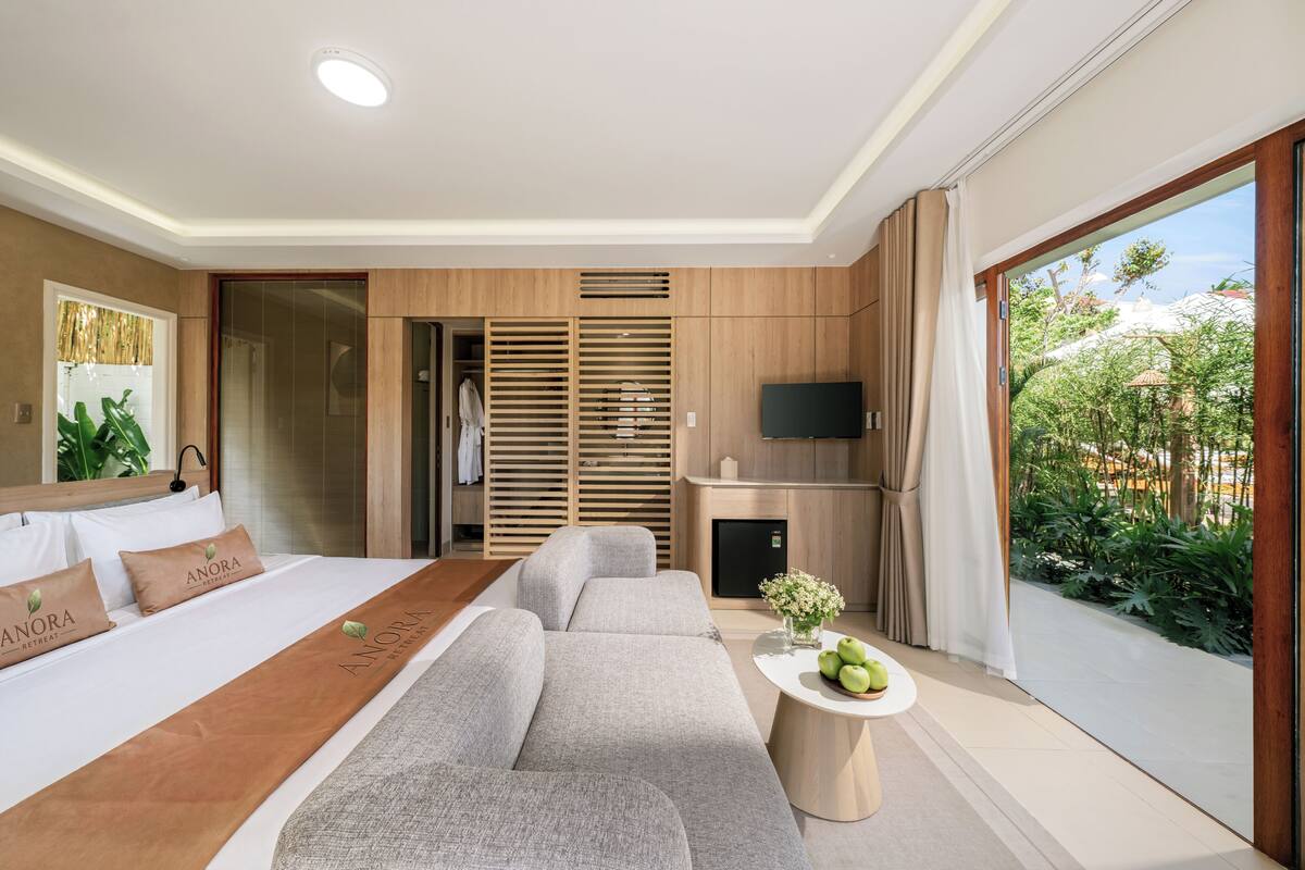 Premium bedding, minibar, in-room safe, soundproofing