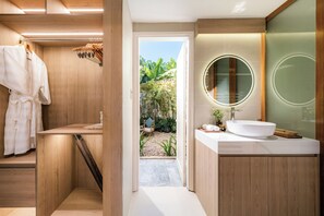 Grand Double Room, Garden View | Bathroom | Free toiletries, hair dryer, soap, shampoo