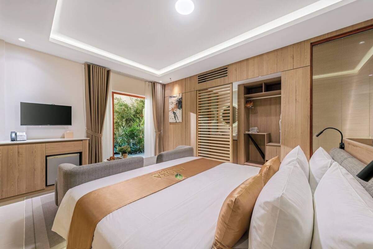 Premium bedding, minibar, in-room safe, soundproofing