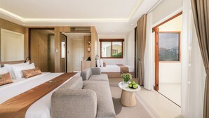 Suite Deluxe, vue ville, dans la tour | Literie de qualité supérieure, minibar, coffres-forts dans les chambres