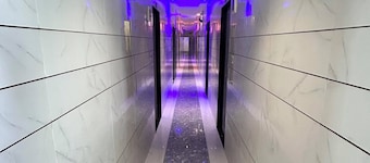Hotel Madhav Palace