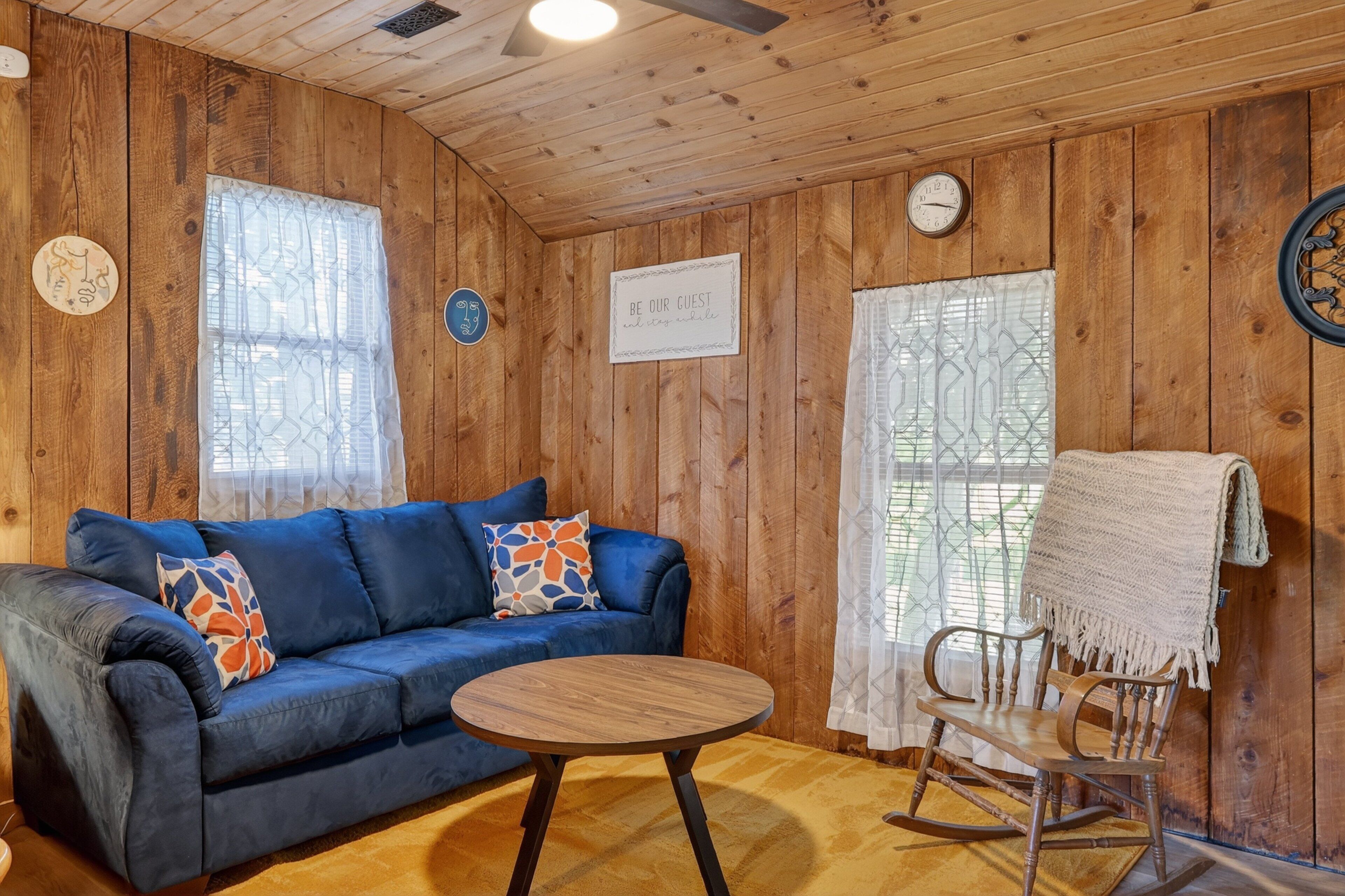 Apartment, 1 Bedroom | Living area | Smart TV, streaming services