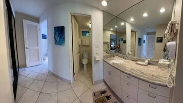 Condo, 1 Bedroom | Bathroom | Towels