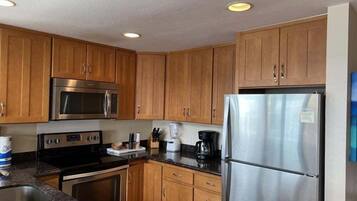 Condo, 1 Bedroom | Private kitchen | Coffee/tea maker, fridge, oven, toaster