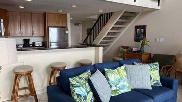 Condo, 1 Bedroom | Living area