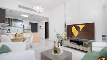 Deluxe-Apartment, Balkon, Stadtblick | Wohnbereich
