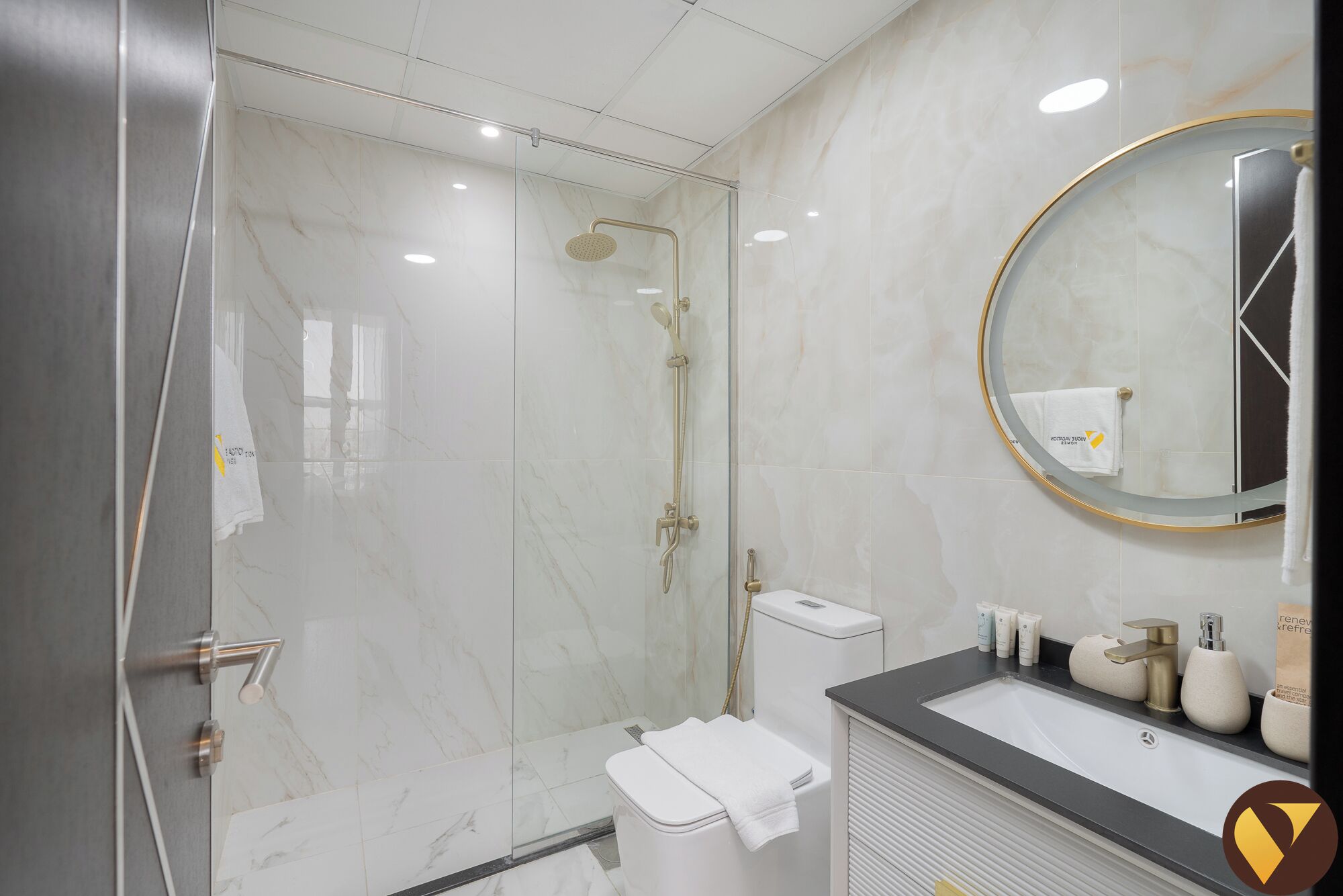 Deluxe Apartment, Balcony, City View | Bathroom