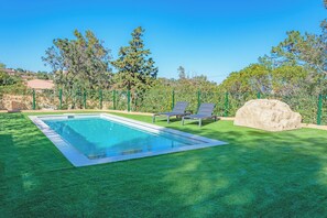 Outdoor pool, a heated pool - Marvelous apartment with sea view and in walking distance to the beach (Roquebrune-sur-Argens)