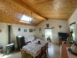 Smart TV, fireplace, books, stereo - Vrbo Property (Coaraze)