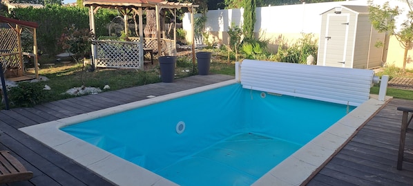Property grounds - A Provençal haven nestled among vineyards, hilltop villages, and the Avignon Festival. (Carpentras)