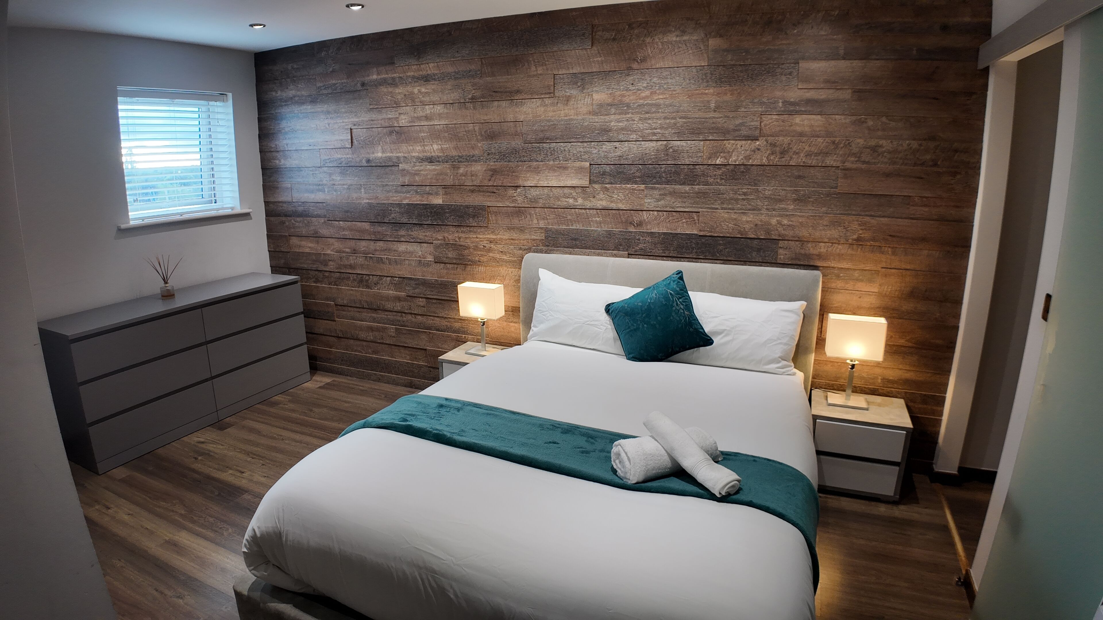 2 chambres, fer et planche à repasser, Wi-Fi, draps fournis