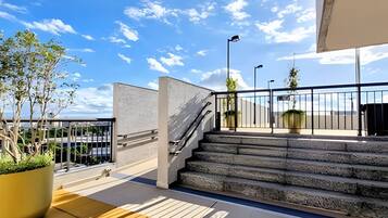 Basic Apartment | Terrace/patio