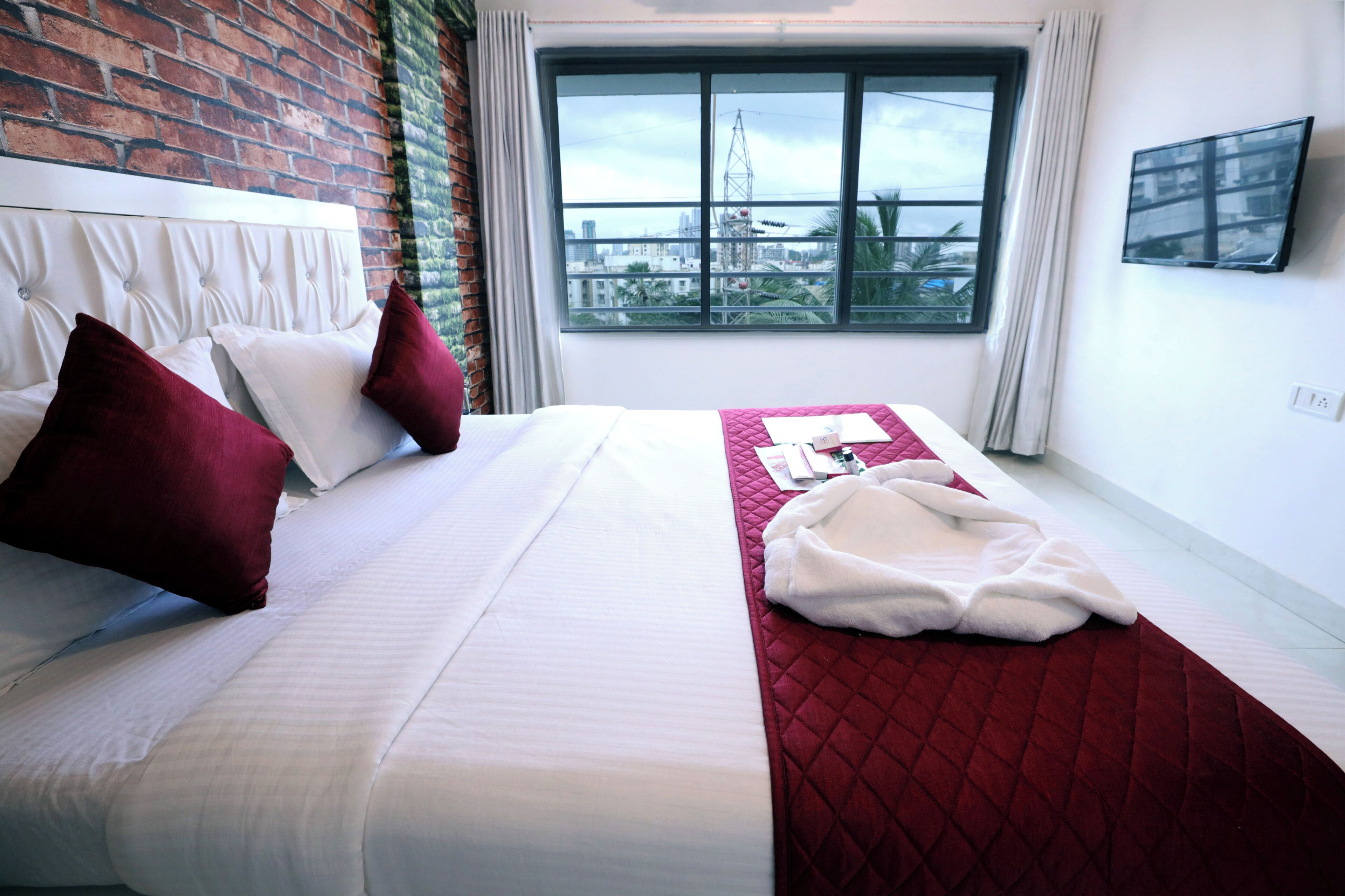 Desk, laptop workspace, free WiFi, bed sheets