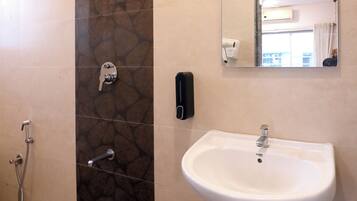Shower, free toiletries, hair dryer, towels