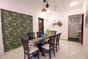 Luxury Apartment | Dining - Gagal Home - Apartments Suite (Mumbai)