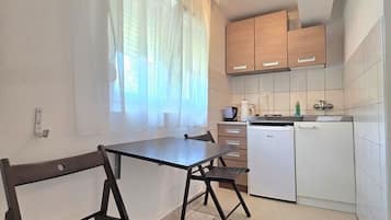 Fridge, coffee/tea maker, cookware/dishes/utensils