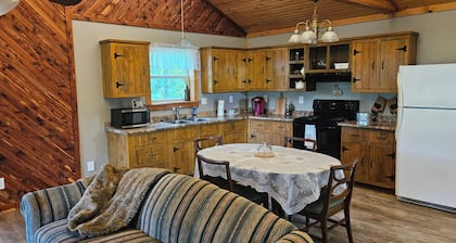 Secluded Private Beautiful Cabin in Mill Spring MO
