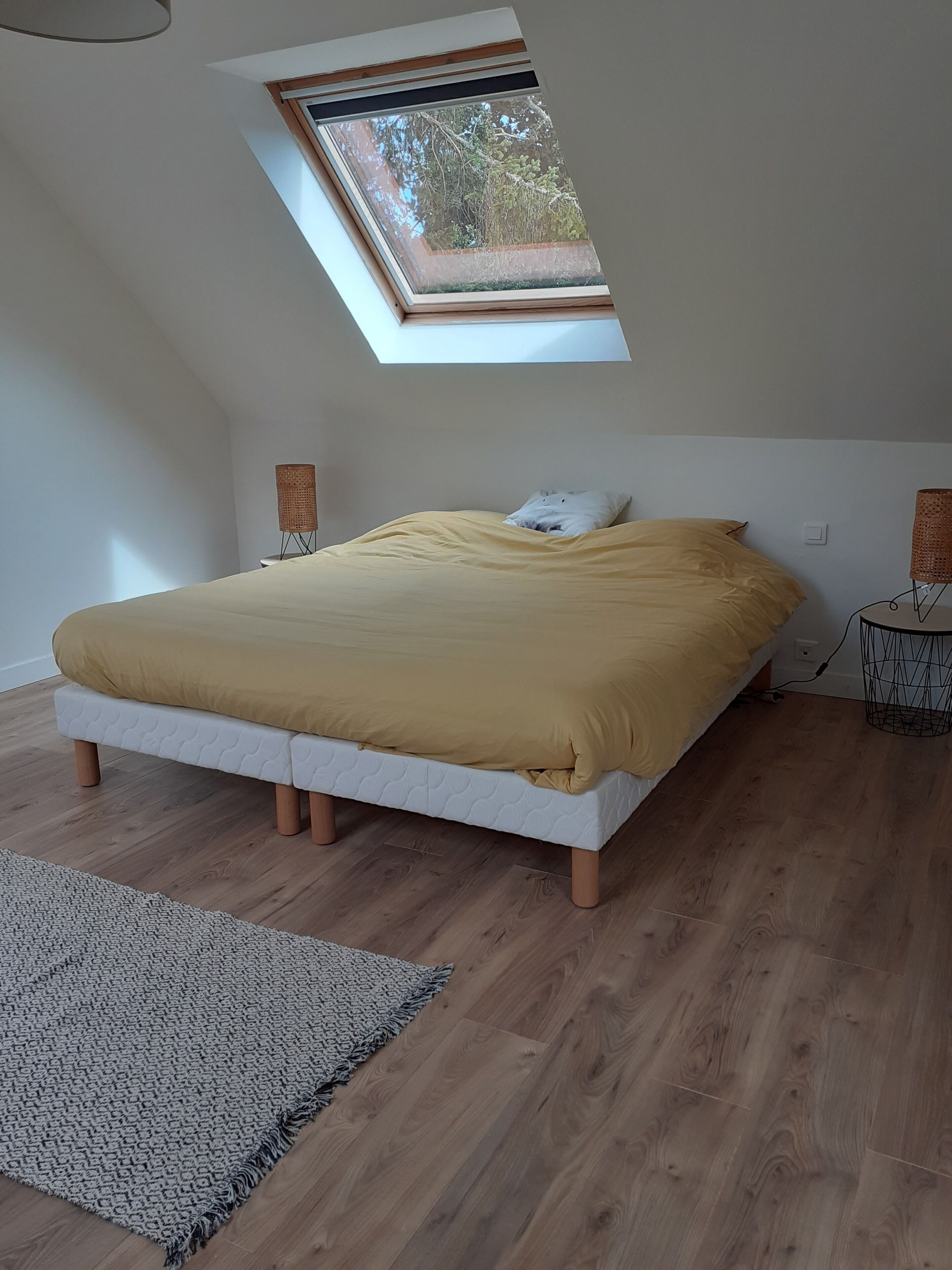 3 bedrooms, bed sheets