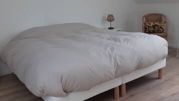3 bedrooms, bed sheets