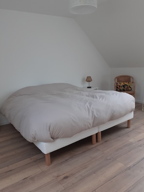 3 bedrooms, bed sheets