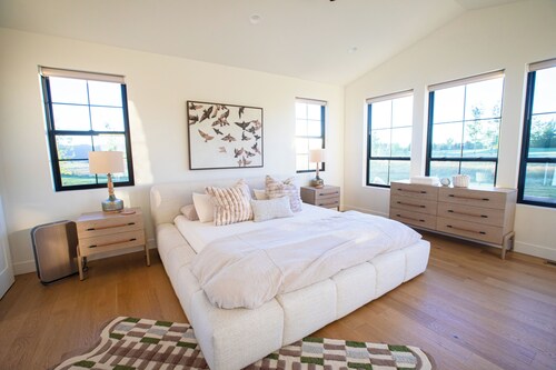 New Luxury Teton 5BR Victor Retreat, Hot Tub, Golf & XC Ski Out Your Door