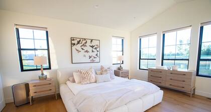 New Luxury Teton 5BR Victor Retreat, Hot Tub, Golf & XC Ski Out Your Door