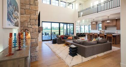 New Luxury Teton 5BR Victor Retreat, Hot Tub, Golf & XC Ski Out Your Door