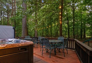Outdoor dining - Southern Beaver | Hot Tub, Playset, Forest Views (Broken Bow)