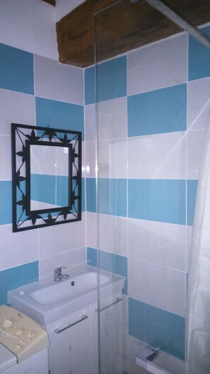 Bathroom - Vrbo Property (Tours)