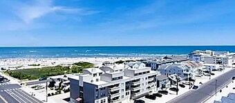 Steps to the Beach, 2-bedroom/2-bathroom Condo in North Wildwood