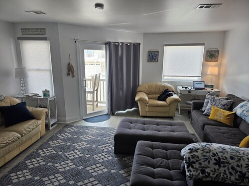 Steps to the Beach, 2-bedroom/2-bathroom Condo in North Wildwood