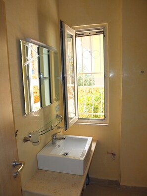 Hårtørrer, bidet, håndklæder, Sæbe
