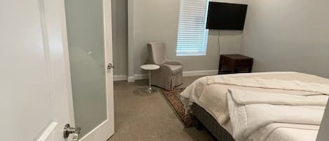 5 chambres, fer et planche à repasser, Wi-Fi, draps fournis