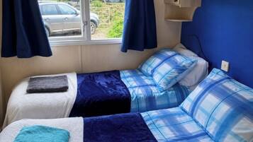 Iron/ironing board, Internet, bed sheets