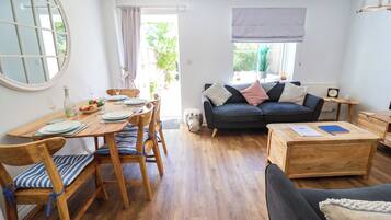 Cottage | Living area