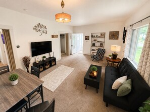 Living area - Cozy 2-bedroom house in New Rockford with AC - only 23 miles South Devils Lake! (New Rockford)